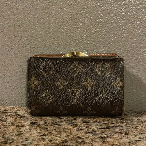 Authentic LV Wallet - Picture 2 of 11